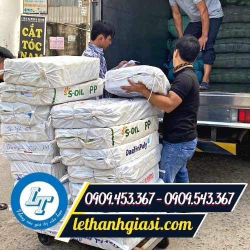 Giao túi đựng rác