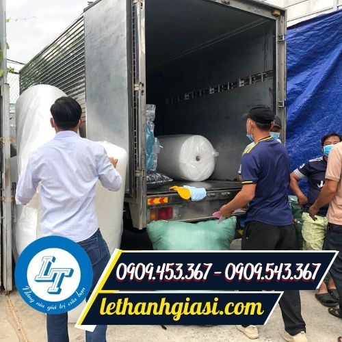 Giao xốp bóng khí cho khách Giao xốp bóng khí cho khách