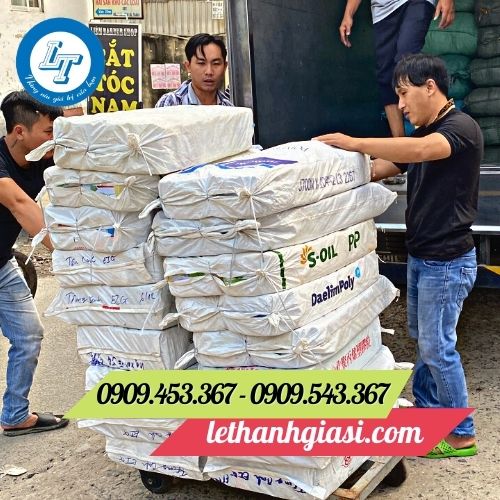 Giao túi đựng rác Giao túi đựng rác