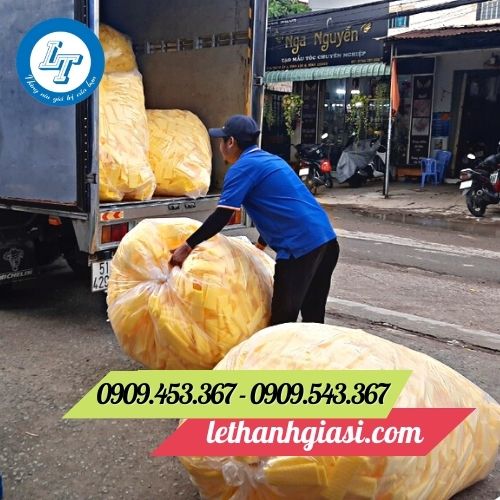 giao xốp bọc trái cây màu vàng bao 5kg Xốp bọc ổi lồng sẵn bao 5kg