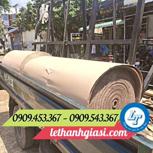 Giao giấy carton cho khách