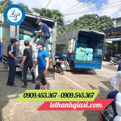 Tạp dề nhựa giao hàng