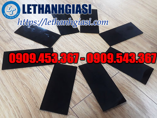 Kính màu đen gắn mặt nạ hàn giá rẻ Kính màu đen gắn mặt nạ hàn giá rẻ