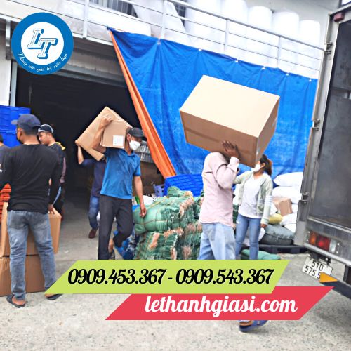 Lên hàng 2 thùng lưới liềm giao khách sỉ Lên hàng 2 thùng lưới liềm giao khách sỉ