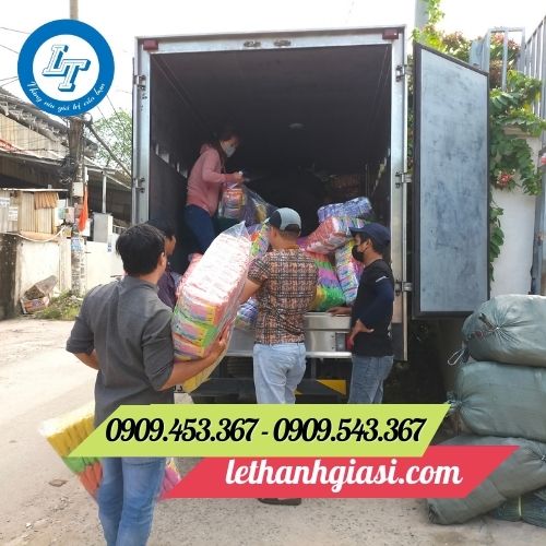 Giao hàng áo mưa Giao hàng áo mưa