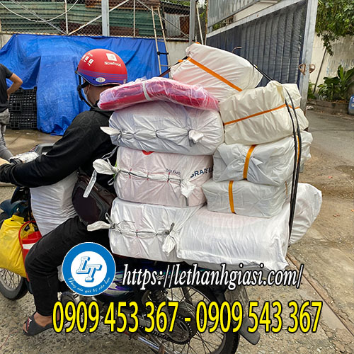 Giao hàng túi pe cho khách Giao hàng túi pe cho khách