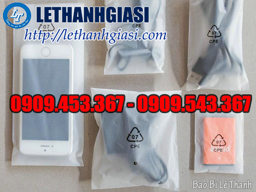 Túi nhựa PVC dùng đựng điện thoại chống nước vào. Túi nhựa PVC dùng đựng điện thoại chống nước vào.