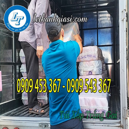 Giao hàng túi xốp tại kho Lê Thanh Giao hàng túi xốp tại kho Lê Thanh