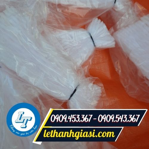 Xốp lưới bọc ổi tại nhà vườn