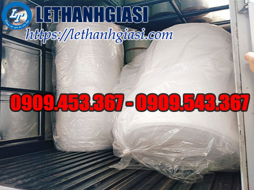 Màng xốp hơi chuẩn bị lên xe giao hàng cho khách Màng xốp hơi chuẩn bị lên xe giao hàng cho khách