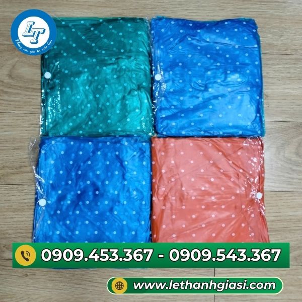 Áo mưa cánh dơi chấm bi