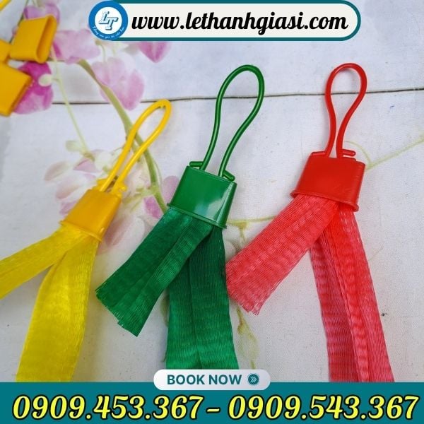 Túi lưới nhựa đựng hành tỏi kèm móc khoá Túi lưới nhựa đựng hành tỏi
