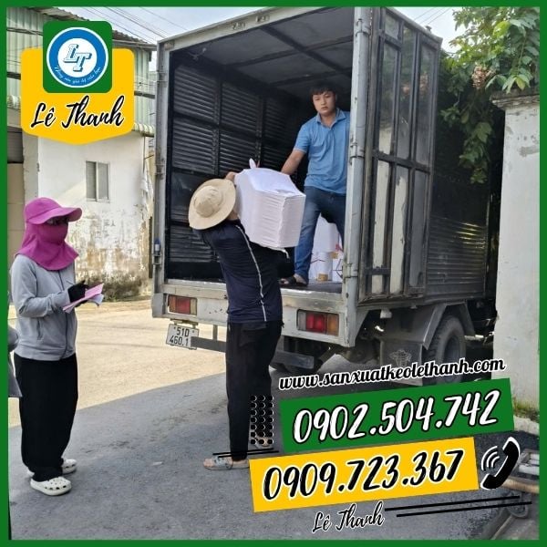 Các đơn giao băng keo dán nền sọc vàng đen 33m Các đơn giao băng keo dán nền sọc vàng đen 33m