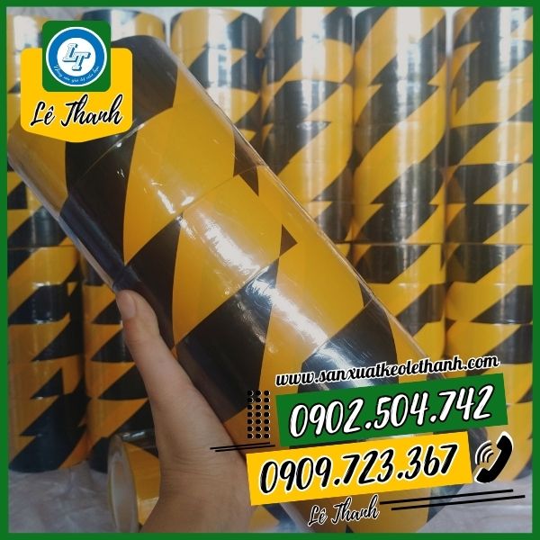 Băng keo dán nền sọc vàng đen cây 6 cuộn Băng keo dán nền sọc vàng đen cây 6 cuộn
