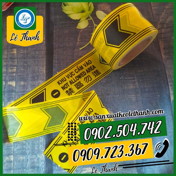 Chữ và màu in trên băng rào sắc nét Chữ và màu in trên băng rào sắc nét