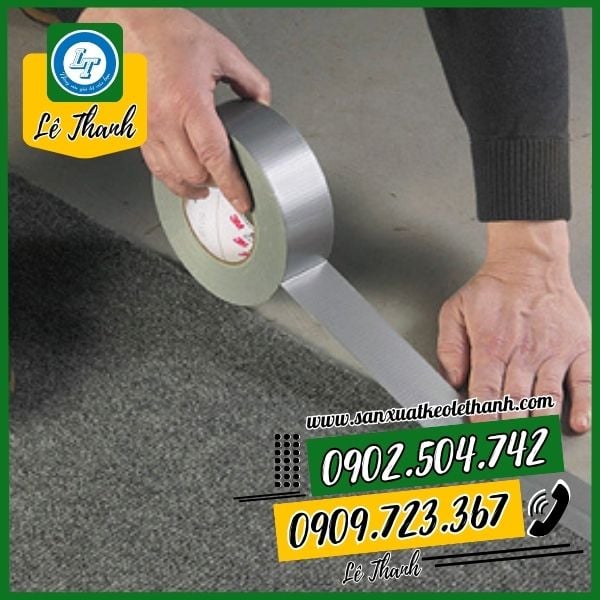Băng keo có công dụng vá bao bạt, chống thấm nước nhẹ Băng keo có công dụng vá bao bạt, chống thấm nước nhẹ