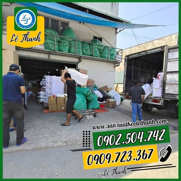 Giao hàng băng keo cho khách Giao hàng băng keo cho khách