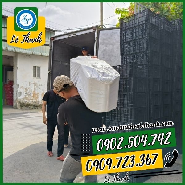 Giao băng keo cho khách Giao băng keo cho khách