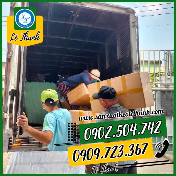 Giao thùng băng keo vải thể thao cho khách Giao thùng băng keo vải thể thao cho khách