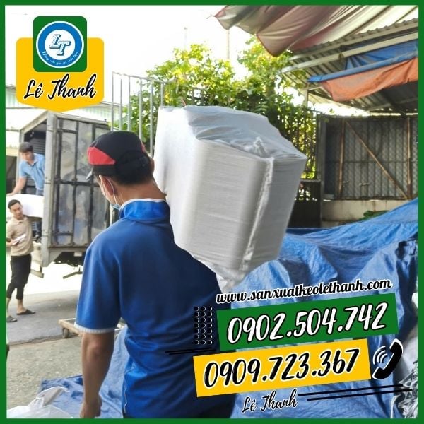 Giao băng keo cho khách Giao băng keo cho khách