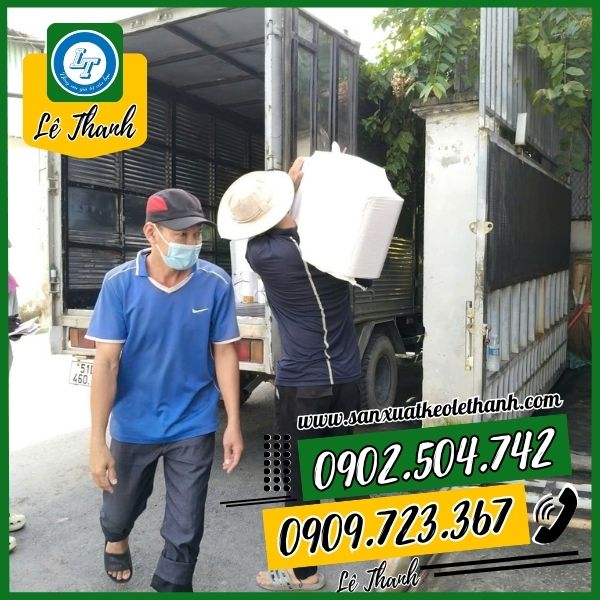 Giao băng keo cho khách Giao băng keo cho khách