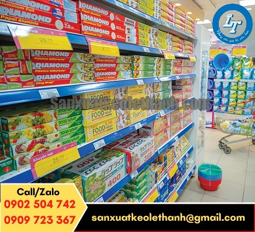 Màng bọc thực phẩm có giá dao động từ 20 đến 300 ngàn tùy kích thước, được bán trong siêu thị Màng bọc thực phẩm có giá dao động từ 20 đến 300 ngàn tùy kích thước, được bán trong siêu thị