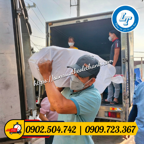 Bán 1 bao băng keo dán nền sọc đỏ trắng Bán 1 bao băng keo dán nền sọc đỏ trắng