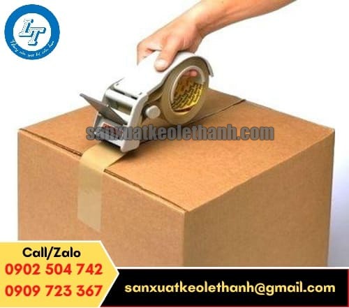Băng keo đục có màu nâu nên mang lại thẩm mỹ cao khi dán thùng carton Băng keo đục có màu nâu nên mang lại thẩm mỹ cao khi dán thùng carton