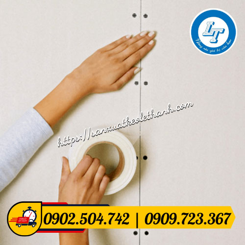 Thi công băng keo lưới trần thạch cao Thi công băng keo lưới trần thạch cao