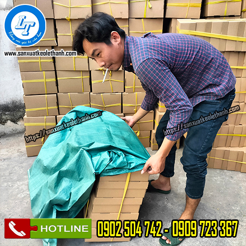 Đóng hàng băng keo đá gà