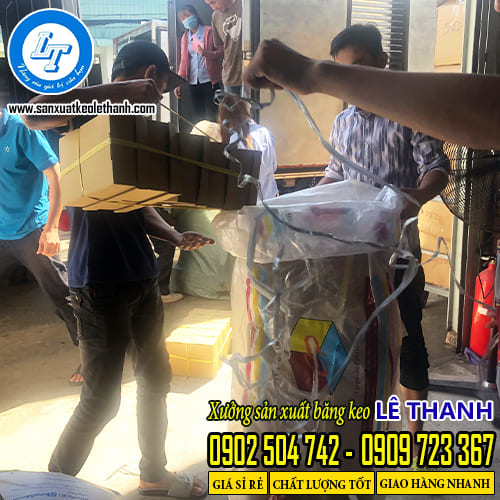 Đóng hàng sỉ băng keo vải liên kết giao cho khách