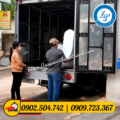 Giao băng keo niêm phong hàng dễ vỡ Giao băng keo niêm phong hàng dễ vỡ