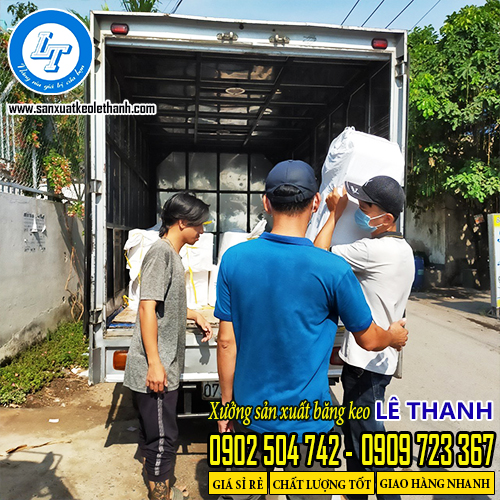 Giao băng keo vải xám dán bạt cho khách