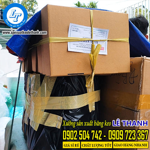 Giao băng keo đá gà cho khách