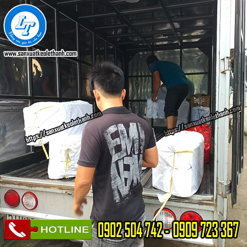 Giao hàng băng keo 2 mặt cho khách Giao hàng băng keo 2 mặt cho khách