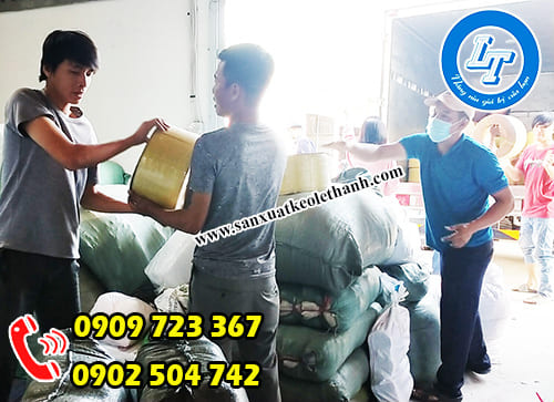 Giao hàng nhanh chóng cho khách tại công ty