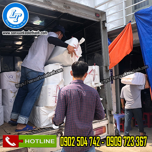 Giao đơn hàng băng keo in logo cho khách Giao đơn hàng băng keo in logo cho khách