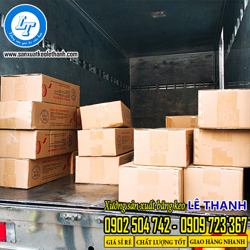 Giao hàng băng keo điện nano cho khách