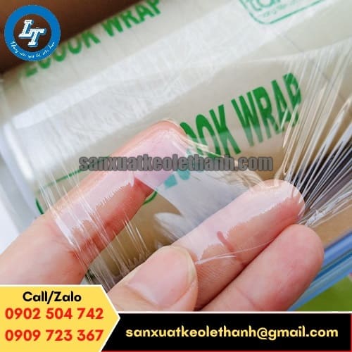 Màng bọc thực phẩm có màu trắng trong, dễ xé rách, độ dính tốt Màng bọc thực phẩm có màu trắng trong, dễ xé rách, độ dính tốt