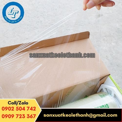 Màng bọc thực phẩm có màu trắng trong, dễ xé rách, độ dính tốt Màng bọc thực phẩm có màu trắng trong, dễ xé rách, độ dính tốt