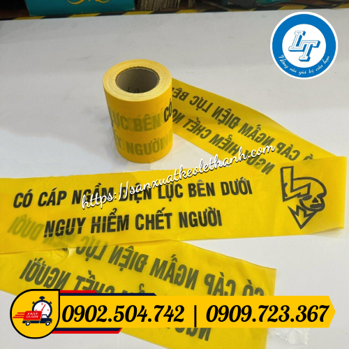 Lớp nền băng rào và chữ in sắc nét Lớp nền băng rào và chữ in sắc nét