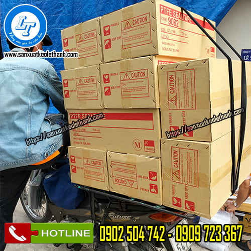 Giao băng keo cao su non cho khách