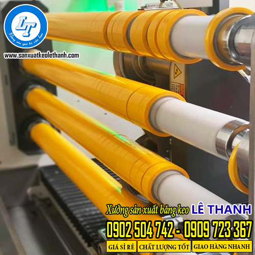 Sản xuất băng keo màu vàng tại xưởng