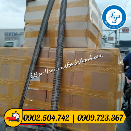 Sử dụng băng keo để đóng thùng carton Sử dụng băng keo để đóng thùng carton