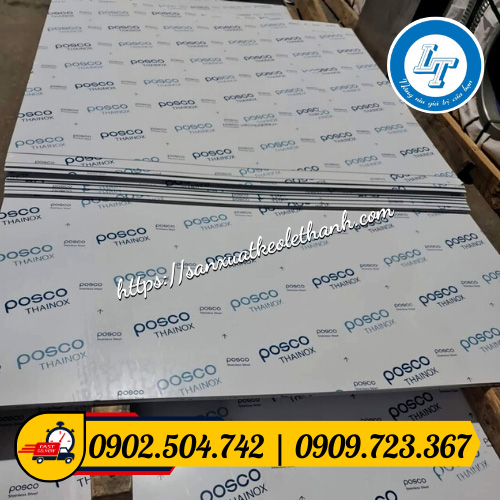 Màng chống xước in logo được dán trên tấm inox, bảo vệ bề mặt Màng chống xước in logo được dán trên tấm inox, bảo vệ bề mặt