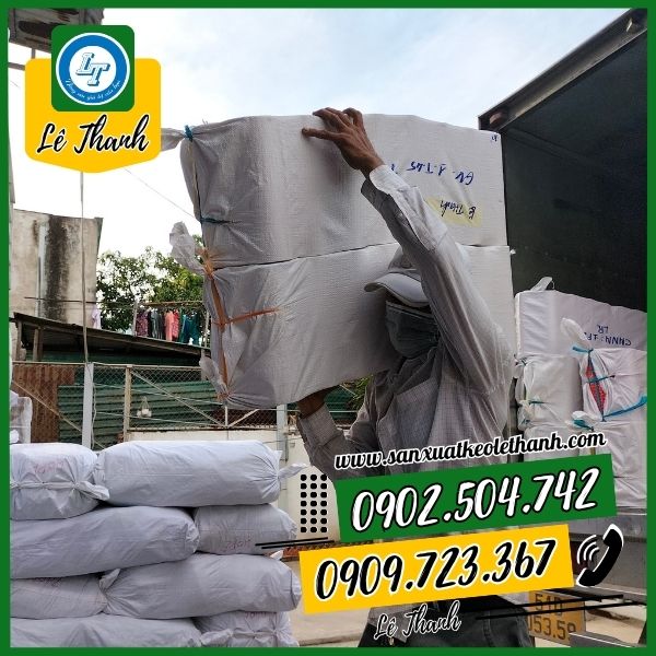 Giao băng keo cho khách Giao băng keo cho khách