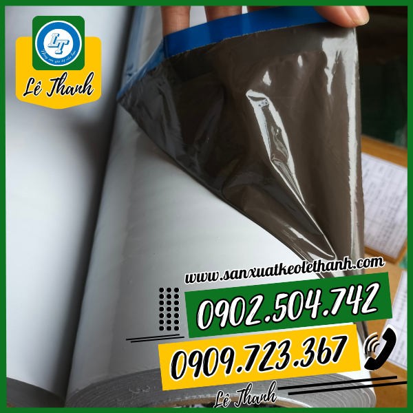 Lớp keo dính mỏng trên lớp màng màu đen Lớp keo dính mỏng trên lớp màng màu đen
