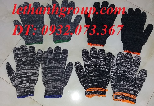 Chuyên cung cấp găng tay len bẻo hộ lao động giá rẻ cho nhà phân phối Để đáp ứng cho nhu cầu sử dụng ngày càng nhiều của các ngành nghề công ty Lê Thanh chúng tôi càng đầu tư sản xuất và Chuyên cung cấp găng tay len bẻo hộ lao động giá rẻ cho nhà phân phối trên địa bàn TP.HCM và các tỉnh lân cận. Với hệ thống máy móc hiện đại và nhiều năm kinh nghiệm sản xuất nên sản phẩm găng tay len BHLĐ của chúng tôi luôn đảm bảo chất lượng nhất. Thiết kế theo hình bàn tay xỏ ngón, có nhiều form, size trọng lượng nặng nhẹ khác nhau rất phù hợp cho nhiều công việc, nhiều đối tượng khác nhau. Vì được đầu tư kỷ lưởng từ chất liệu cho đến máy móc nên găng tay len luôn bền đẹp sử dụng lâu dài tiết kiệm cho người lao động. Hơn thế nữa, nếu quý khách mua sản phẩm găng tay len BHLĐ của chúng tôi với số lượng lớn sẽ được hưởng một mức giá vô cùng ưu đãi. Đặc biệt, chúng tôi có dịch vụ giao hàng tận nơi nhanh chóng và tiện lợi nhất. Nếu quý khách quan tâm đến sản phẩm hoặc muốn làm nhà phân phối thì hãy liên hệ với chúng tôi để được tư vấn chi tiết và hỗ trợ đặt hàng các công việc thường xuyên phải sử dụng găng tay len bảo hộ lao động Như đã nói ở trên găng tay len BHLĐ thường dùng trong xây dựng để bưng bê gạch đá, sắt. Trong nông nghiệp thì dùng khi hái tiêu, chè, cắt cỏ, làm vườn… Khi sử dụng găng tay len sẽ giảm thiểu những rủi ro từ tác nhân bên ngoài cho da tay, như chóng nóng, chóng trơn trượt,cắt xước…