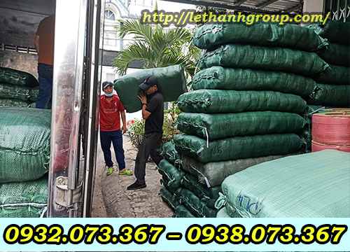 LÊ THANH GIAO HÀNG CHO KHÁCH LÊ THANH GIAO HÀNG CHO KHÁCH