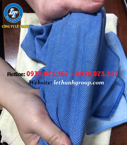 LỢI ÍCH KHĂN LAU DẦU NHỚT MICROFIBER - XƯỞNG KHĂN GIÁ RẺ KHĂN LAU CÓ ĐỘ CO DÃN CAO